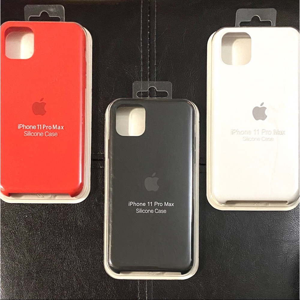 •NWT• iPhone 11 Pro Max Silicone Case